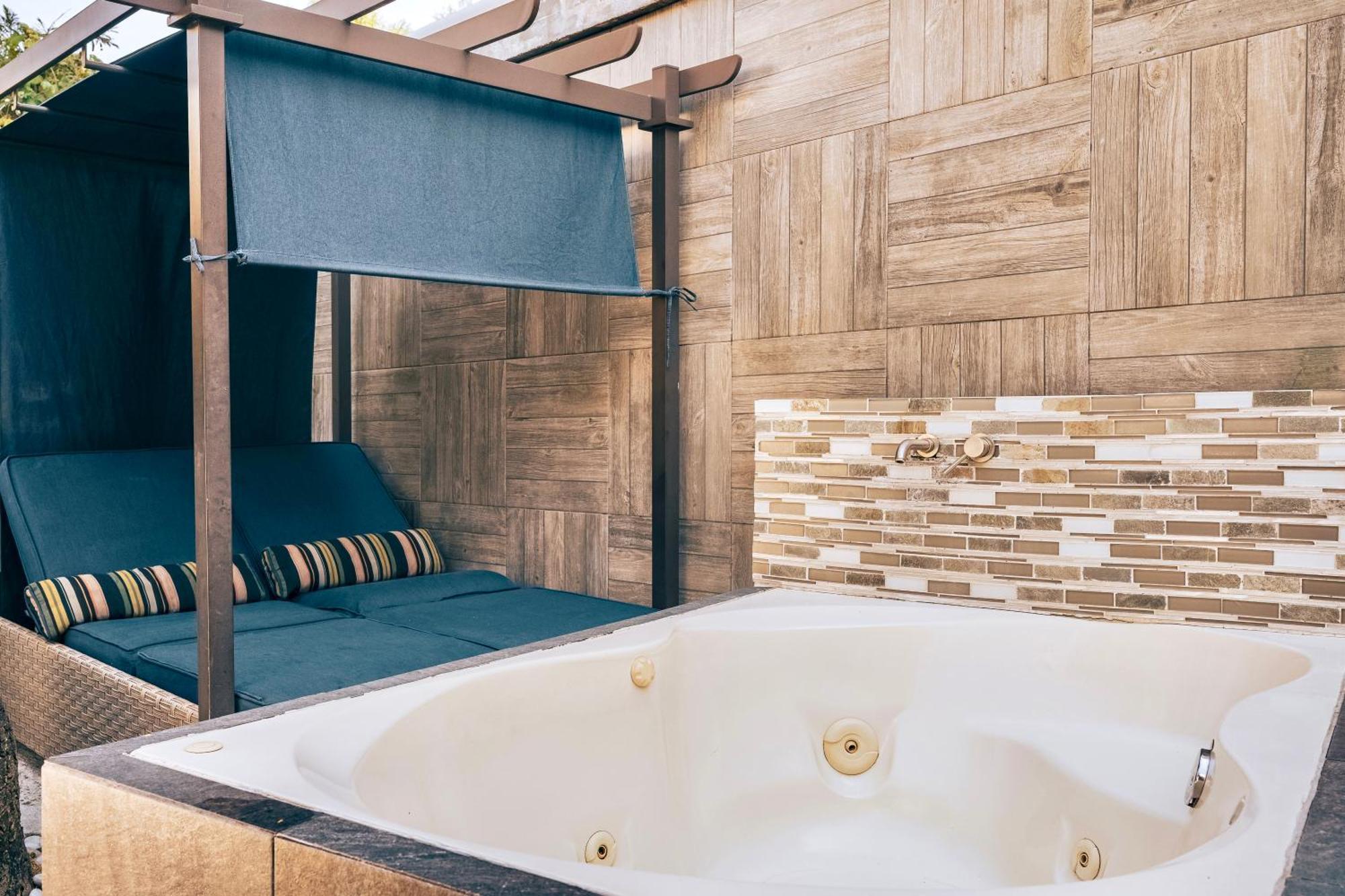 Loft Arte Y Diseno Alberca Climatizada, Amenidades Y Lujo, Terraza Privada Con Asador De Carbon, Cuernavaca Somos Los Unicos Que Te Ofrecemos Para Tu Uso Personal Y Exclusivo 2 Jacuzzis Con Agua Caliente Y Sistema De Hidromasaje Tipo Spa Luaran gambar