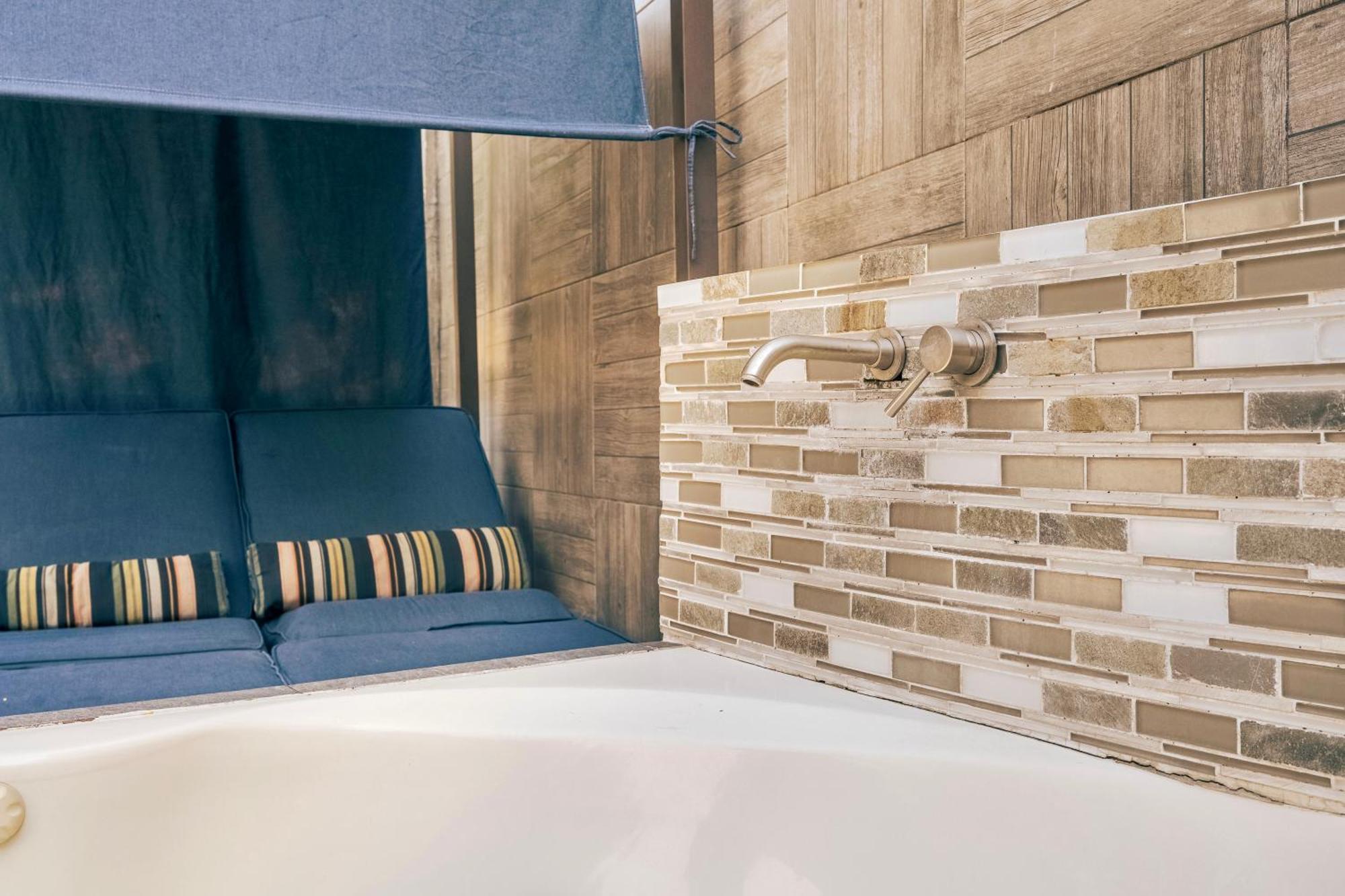Loft Arte Y Diseno Alberca Climatizada, Amenidades Y Lujo, Terraza Privada Con Asador De Carbon, Cuernavaca Somos Los Unicos Que Te Ofrecemos Para Tu Uso Personal Y Exclusivo 2 Jacuzzis Con Agua Caliente Y Sistema De Hidromasaje Tipo Spa Luaran gambar